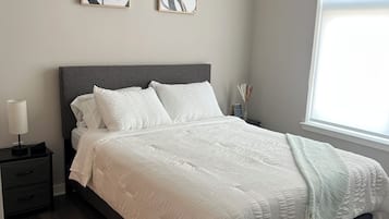 Iron/ironing board, WiFi, bed sheets