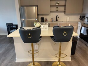 Micro-ondes, four, plaque de cuisson, lave-vaisselle