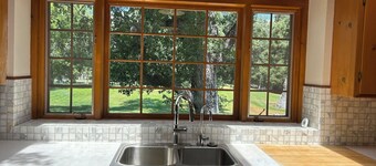 Charming 6-bedroom farmhouse with WiFi, AC in fabulous Santa Ynez