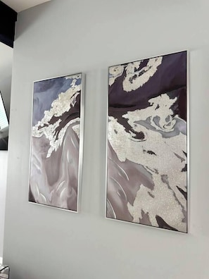 Dos obras de arte abstractas para la pared.