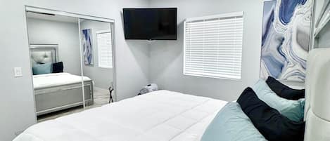 3 habitaciones, tabla de planchar con plancha, wifi y ropa de cama