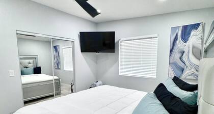 NEW Phx Pool Home with Deep End + Central Location! Sleeps up to 8 guests.