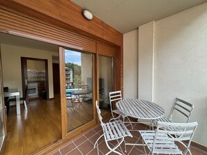 屋外ダイニングエリア