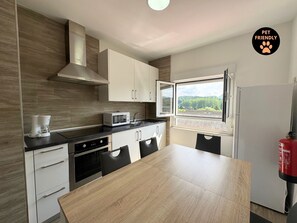 Kühlschrank, Mikrowelle, Ofen, Toaster