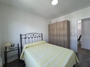 3 bedrooms, iron/ironing board, travel cot, bed sheets