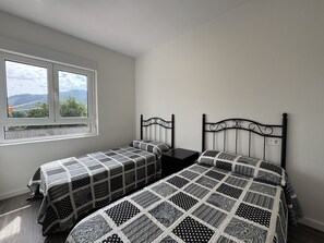 3 Schlafzimmer, Bügeleisen/Bügelbrett, Reisekinderbett, Bettwäsche