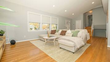 Smart TV, fireplace, ping pong