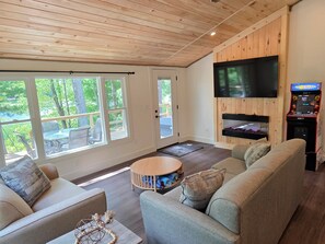 TV connectée, cheminée, lecteur de DVD, vidéothèque