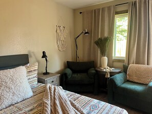 1 habitación, tabla de planchar con plancha, wifi gratis y ropa de cama 