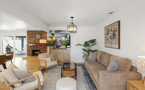 Living area - 5 Bedrooms Remodeled Home Near Knott’s and Disneyland with Pool (Buena Park)