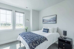 3 camere, una scrivania, ferro/asse da stiro, culla da viaggio