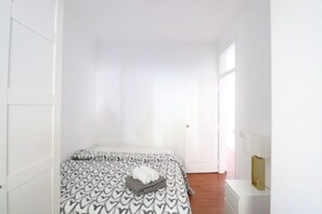 2 chambres, fer et planche à repasser, Wi-Fi, draps fournis