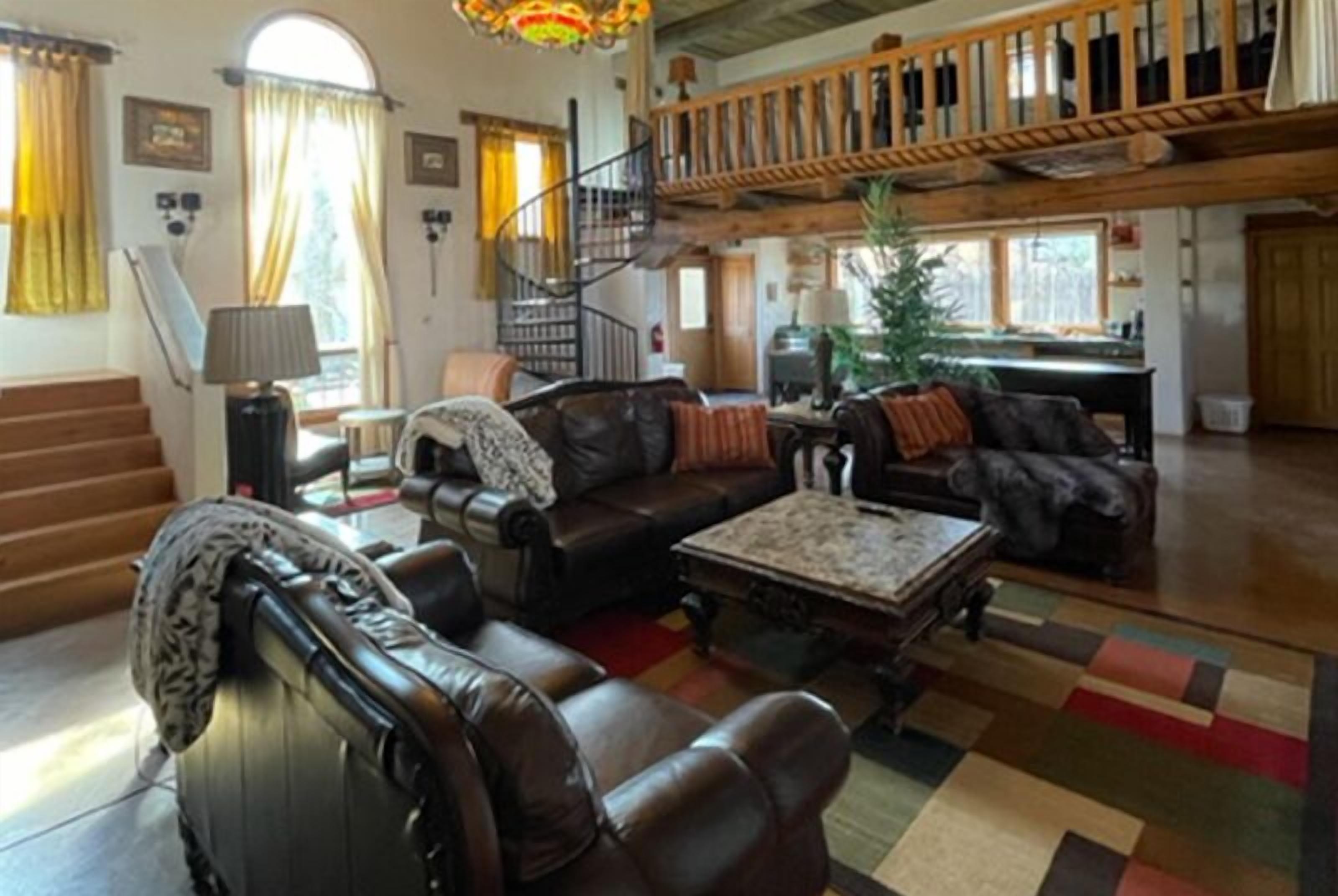 บ้านพักสำหรับครอบครัว, หลายเตียง | บริเวณนั่งเล่น | ทีวีจอแอลซีดี 42 นิ้ว พร้อมช่องดิจิตอล, เตาผิง