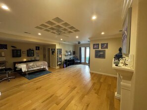 Iron/ironing board, free WiFi - Santuario Grande (Los Ranchos de Albuquerque)