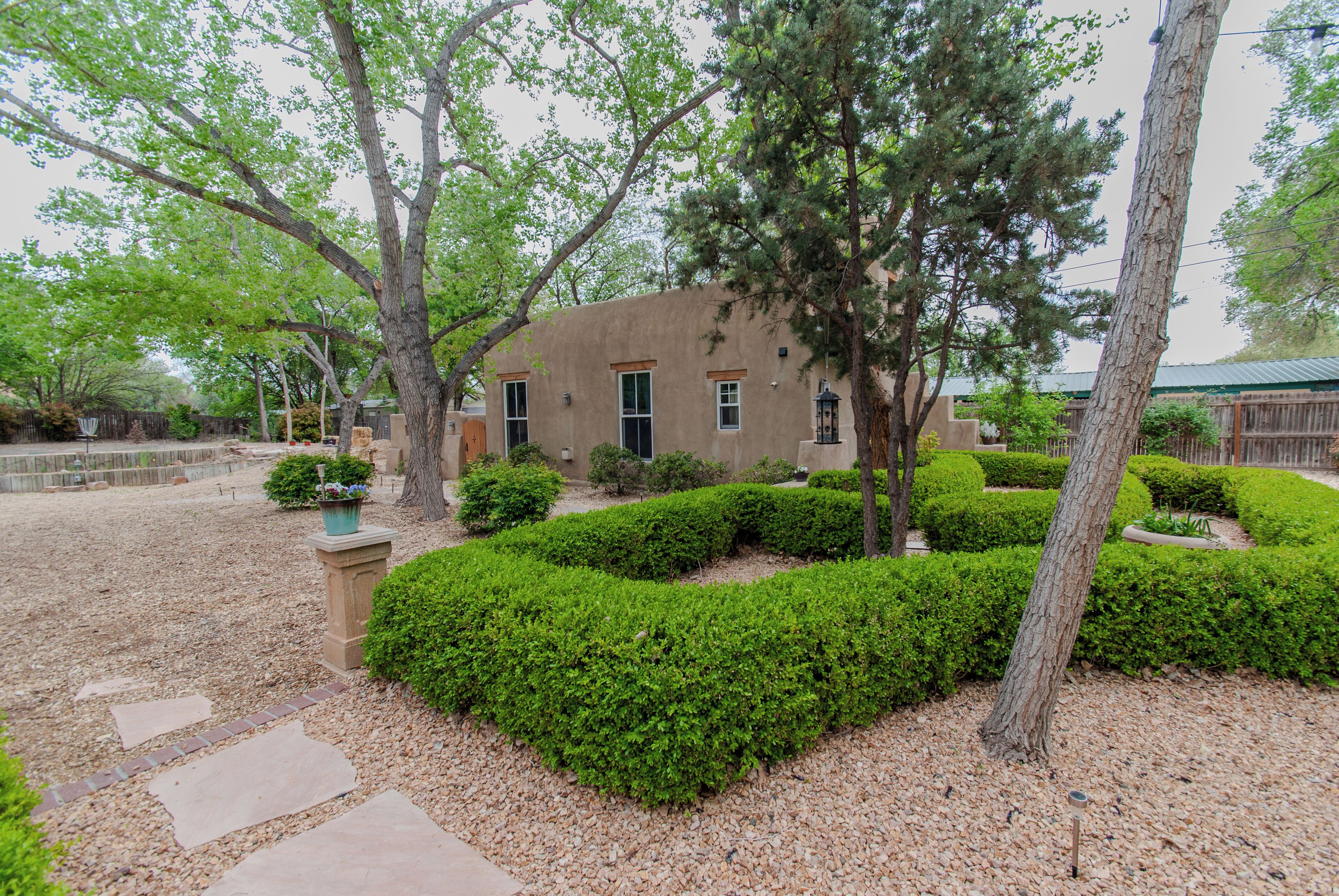 المنشأة من الخارج