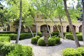 Exterior - Santuario Grande (Los Ranchos de Albuquerque)