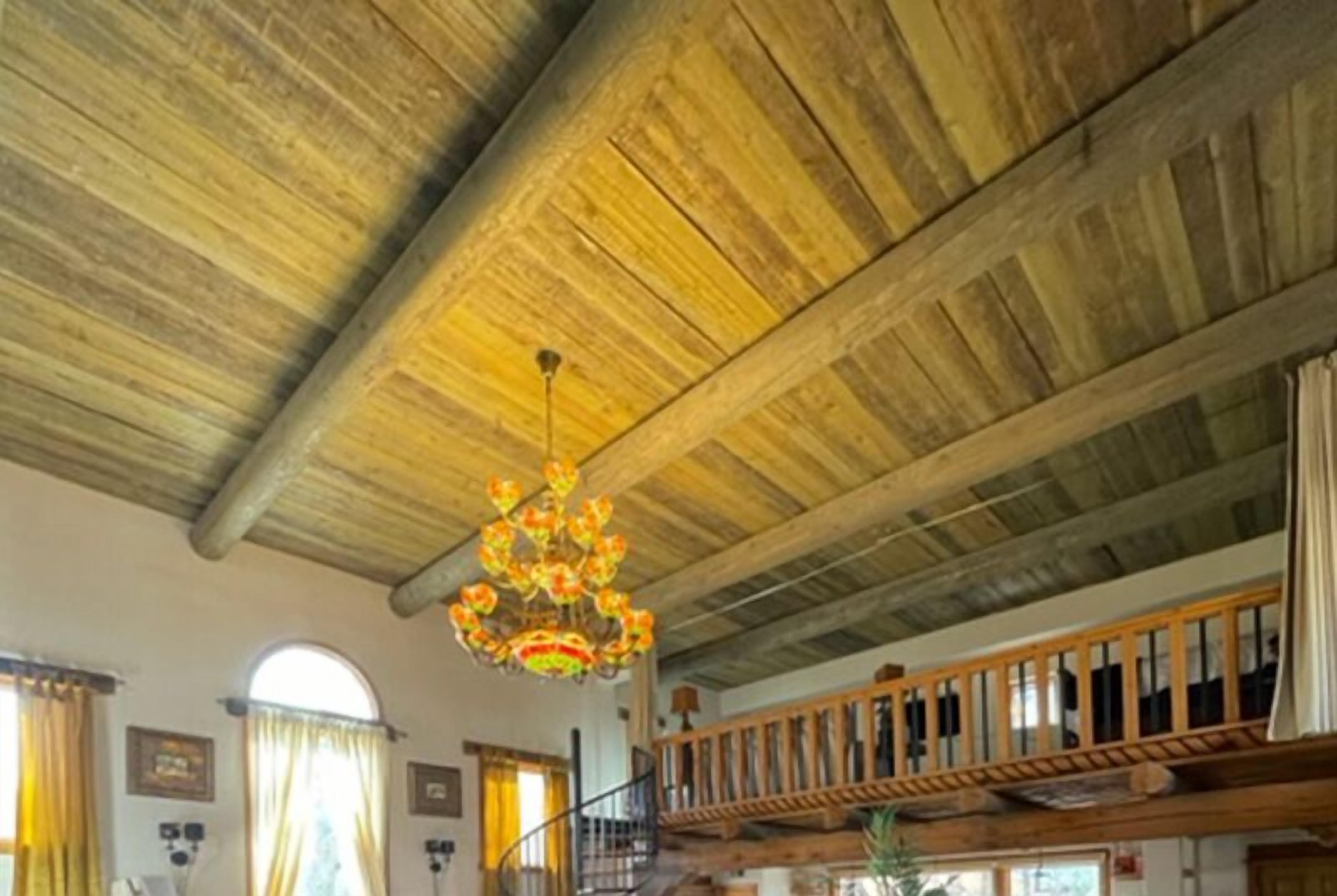 Casa familiar, varias camas | Área de sala de estar | Televisión LCD de 42 pulgadas con canales digitales y chimenea 