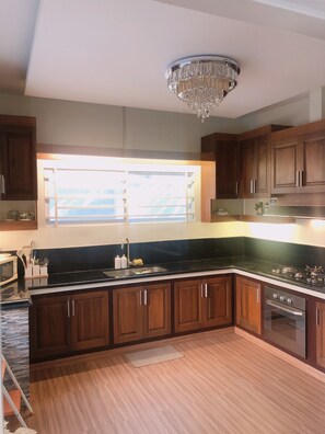 Micro-ondes, four, plaque de cuisson