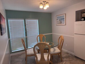 Dining - Great 2 BR Condo, 7 minutes to Siesta Key (Sarasota)