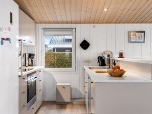 Fridge, dishwasher, cookware/dishes/utensils - "Fani" - 150m from the sea by Interhome (Børkop)