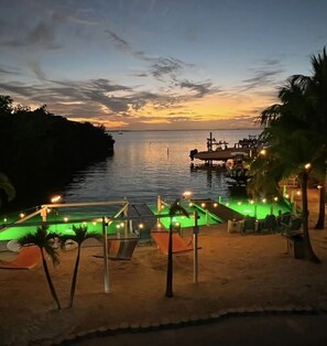 Outdoor pool - Charming 2-bedroom campground with , jacuzzi in welcoming Key Largo (Key Largo)