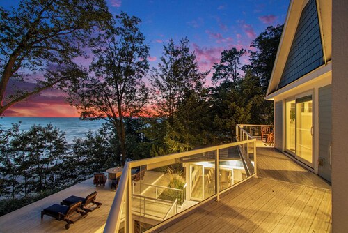 Blue Horizon Lakeside w/ Private Beach