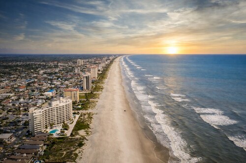 Clean Coastal Escape | Walkable, Cozy, Pet-Friendly