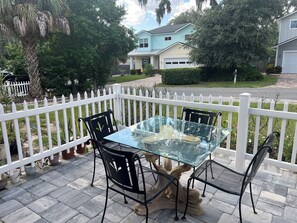 屋外ダイニングエリア