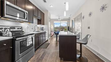 Fridge, microwave, oven, stovetop