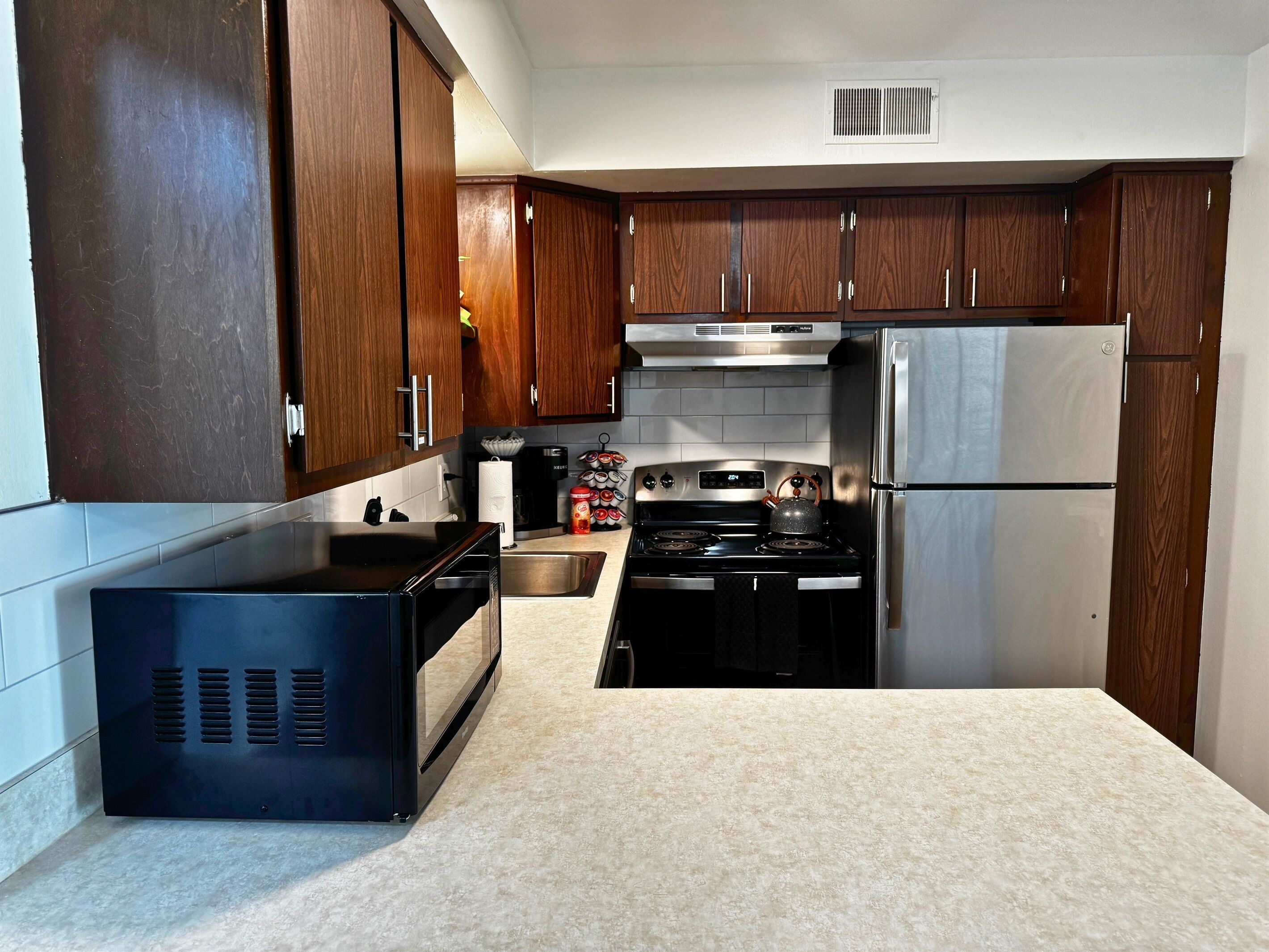 Fridge, microwave, oven, stovetop