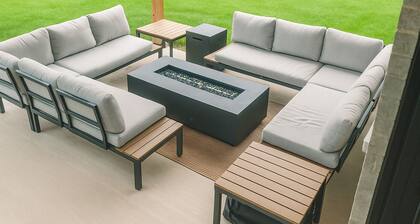 6 minutes from Ipperwash Beach! Stunning 3-bedroom cottage with WiFi and AC