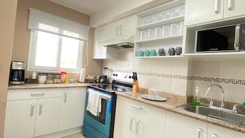 Microwave, oven, dishwasher, coffee/tea maker