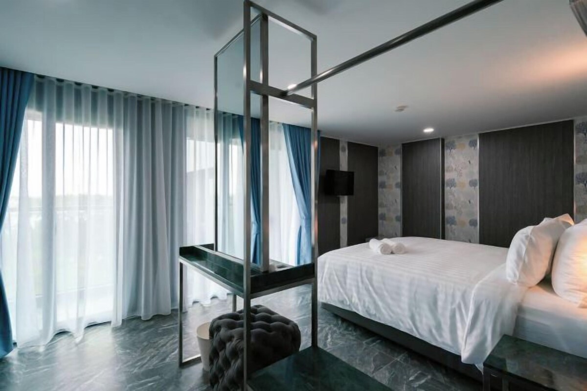 WiFi (free), bed sheets
