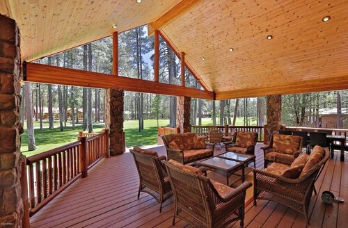 Family-friendly Pinetop cabin on Pinetop Country Club golf course