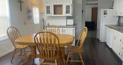Cozy 2-bedroom mobile home in Knoxville