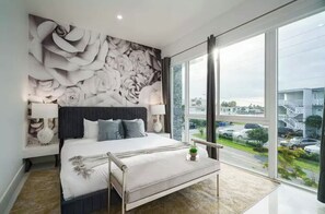 Iron/ironing board, travel cot, WiFi, bed sheets - High Point Condo | New Construction Villa | 3 Min Walk to Beach Pool (Pompano Beach)