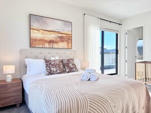 4 bedrooms, desk, iron/ironing board, WiFi