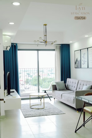 Apartament Deluxe, 2 dormitoris, balcó, vistes a la ciutat (3) | Roba de llit d'alta qualitat i matalassos d'escuma viscoelàstica
