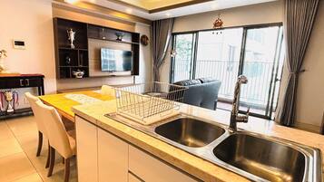 ๋๋ญ์ค ์ํํธ, ์นจ์ค 2๊ฐ, ๋ฐ์ฝ๋, ์๋ด ์ ๋ง (4) | ์ ์ฉ ์ฃผ๋ฐฉ | ๋์ฅ๊ณ , ์ ์๋ ์ธ์ง, ์ค๋ธ, ์ฟกํ