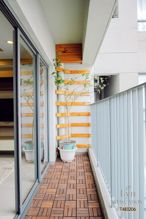 Deluxe-Apartment, 2 Schlafzimmer, Balkon, Stadtblick (4) | Terrasse/Patio