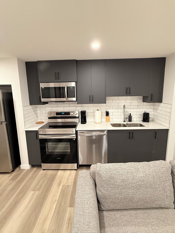 Microonde, forno, piano cottura, lavastoviglie