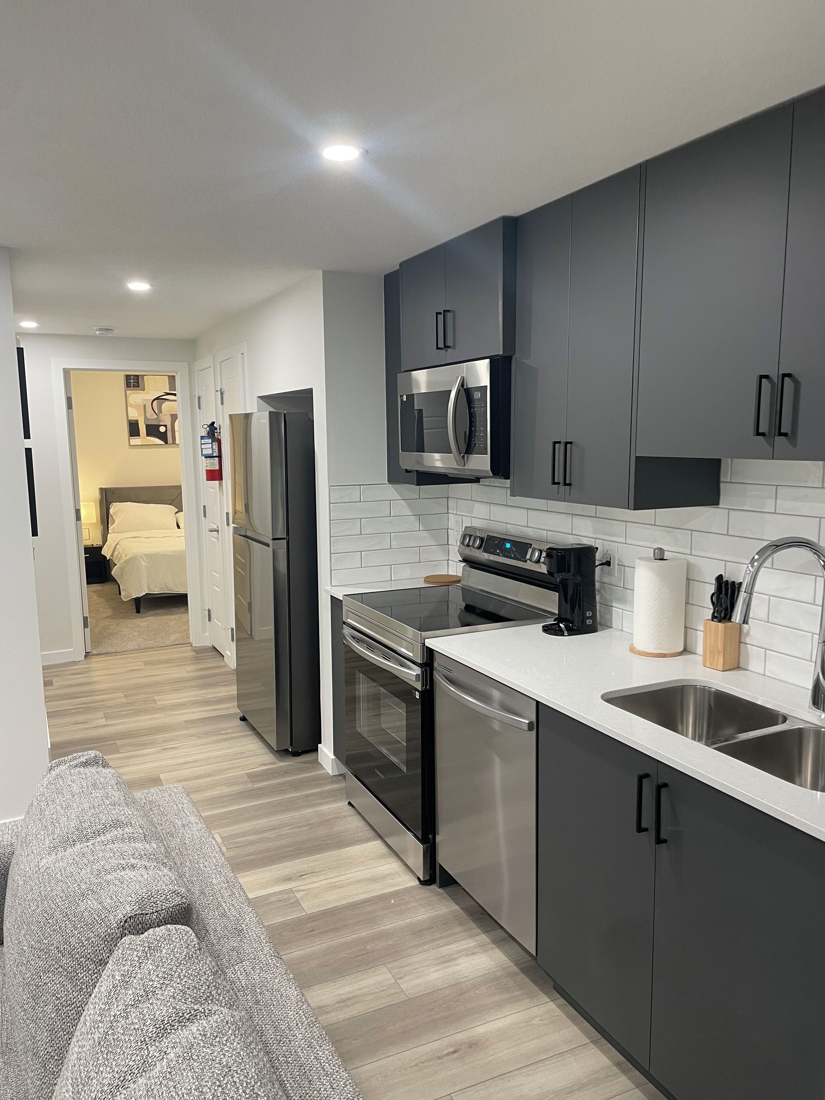 Microondas, horno, parrilla de estufa y lavavajillas 