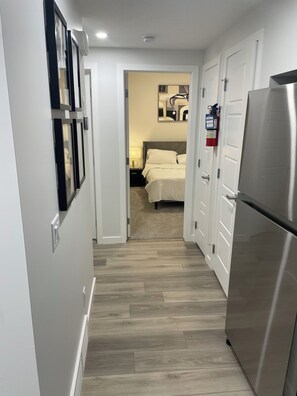 2 bedrooms, iron/ironing board, free WiFi, bed sheets - Serene Stay 15mins from Calgary Airport (Calgary)