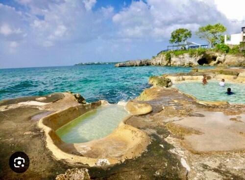 Charming 2-bedroom ocean-front townhouse in Point Village Negril