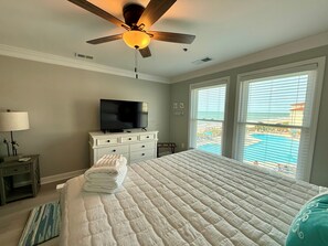 2 bedrooms, travel cot, free WiFi, bed sheets