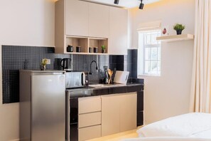 Private kitchen - Lux Suites Studio City Apartments (Naivasha)