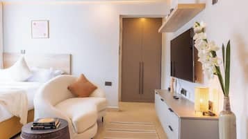 Classic Studio, City View | Free WiFi