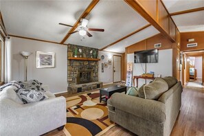 Smart TV, fireplace