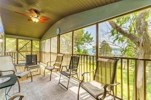 Lake Access Mountain view 3BHK Getaway w Deck Patio