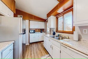 Microwave, oven, stovetop, dishwasher